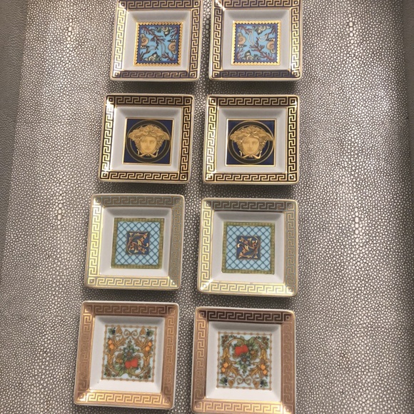 Versace Collection of 8 mini 2”x2” plates - Picture 8 of 9